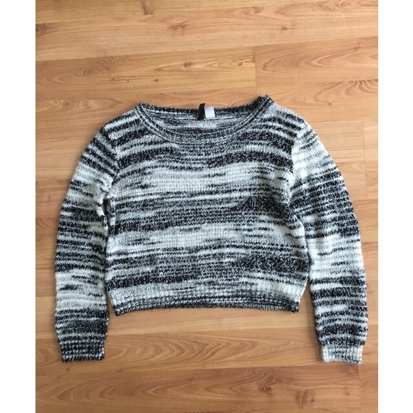 Black and White Cropped Sweater - Picture 1 of 2